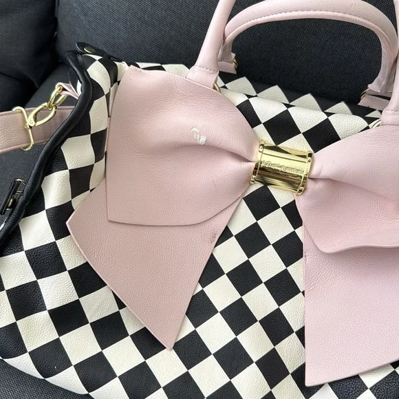 Betsey Johnson Weekender Bow Duffel Bag - Picture 2 of 14